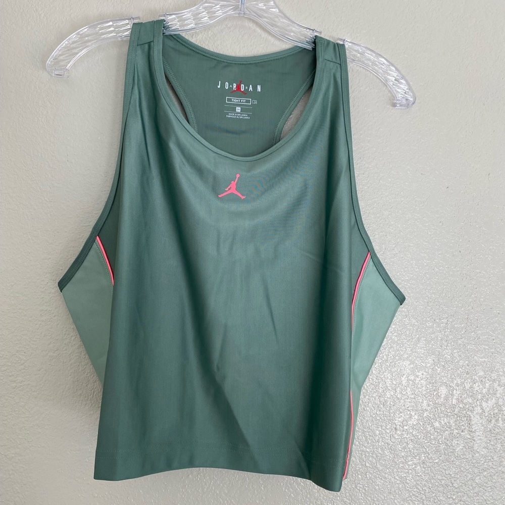 Jordan Women’s Tight Fit Cropped Plus Size Tank Top 3X